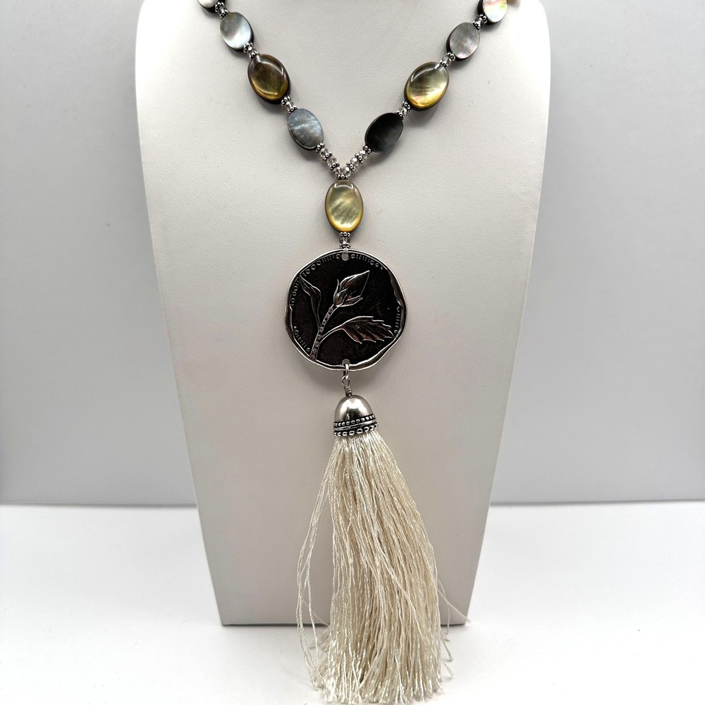 Vintage 80s Mother Pearl Leaf & Shell Bead Tassel Pendant Long Necklace Jewelry